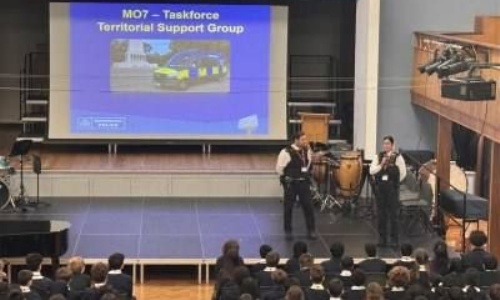 Two Met Police officers presenting to students in the Great Hall